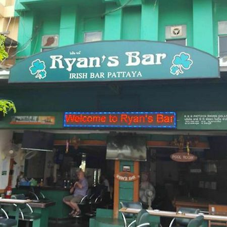 Ryan'S Bar Hotel Pattaya Buitenkant foto