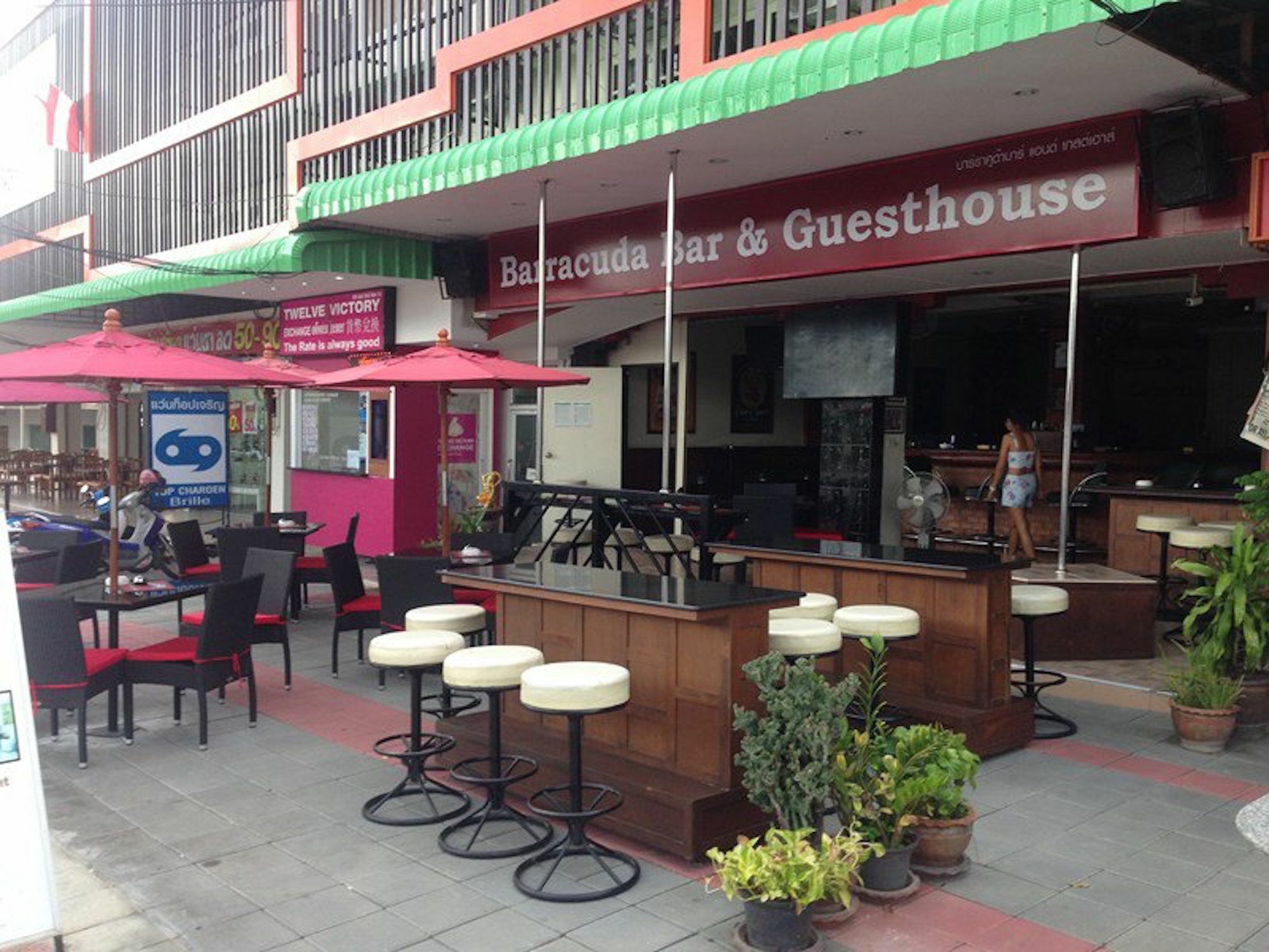 Ryan'S Bar Hotel Pattaya Buitenkant foto