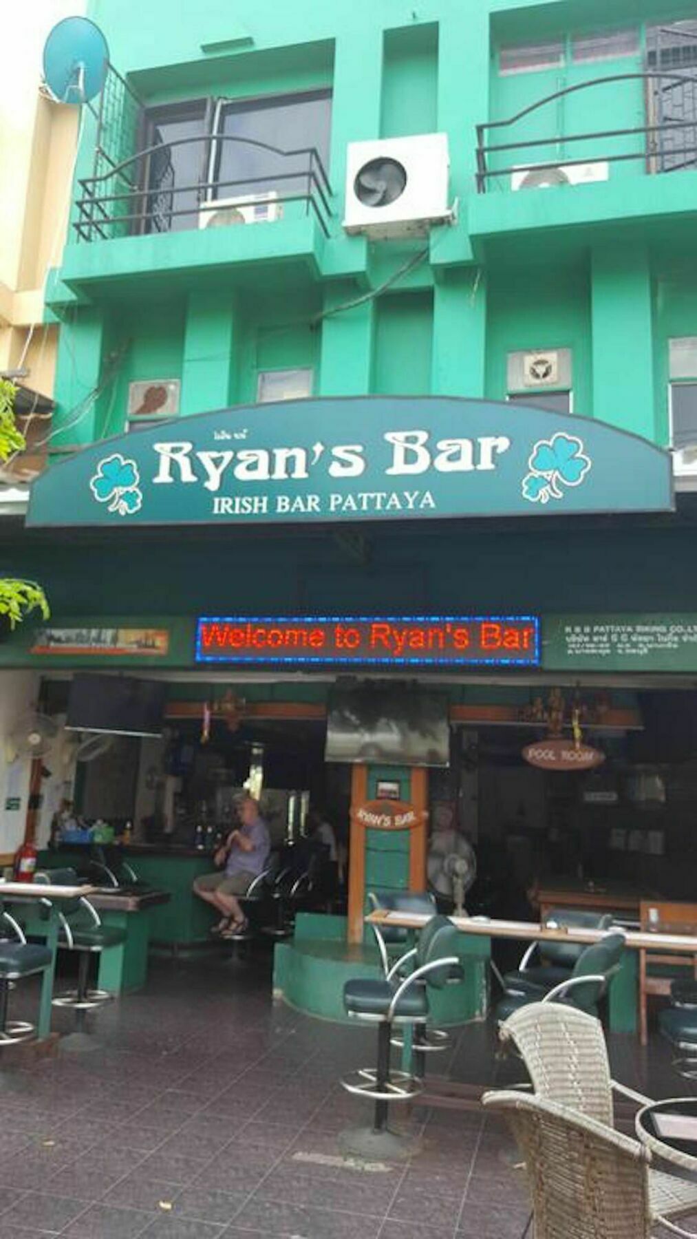Ryan'S Bar Hotel Pattaya Buitenkant foto
