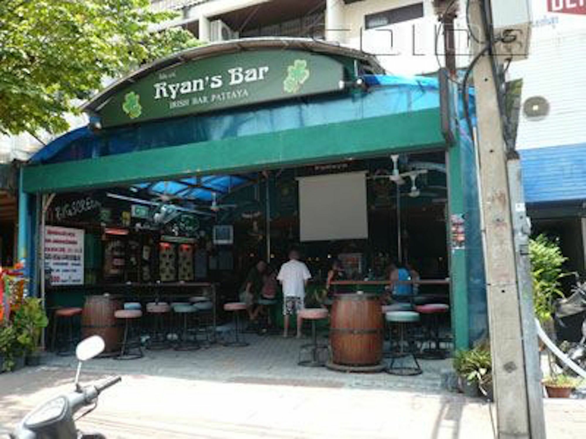 Ryan'S Bar Hotel Pattaya Buitenkant foto